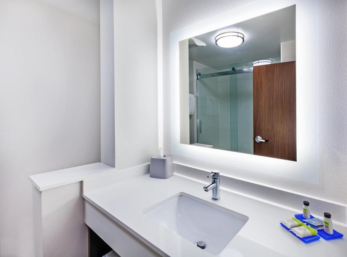 Holiday Inn Express & Suites Tulsa South - Woodland Hills By Ihg Екстер'єр фото