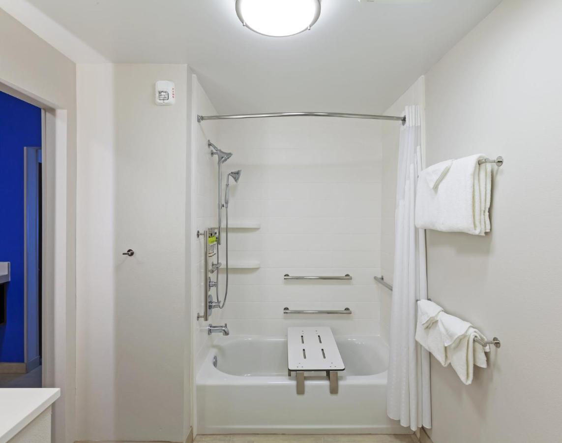 Holiday Inn Express & Suites Tulsa South - Woodland Hills By Ihg Екстер'єр фото