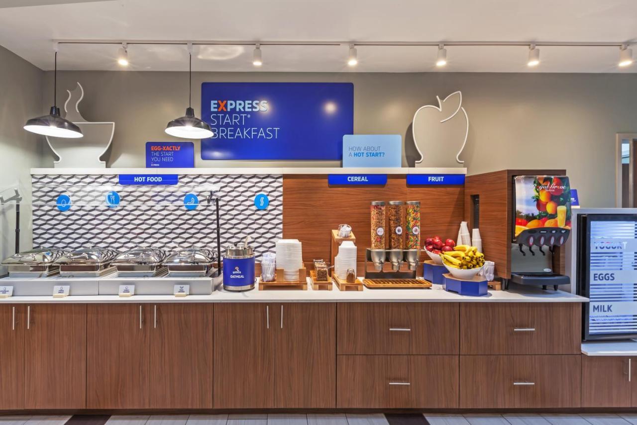 Holiday Inn Express & Suites Tulsa South - Woodland Hills By Ihg Екстер'єр фото