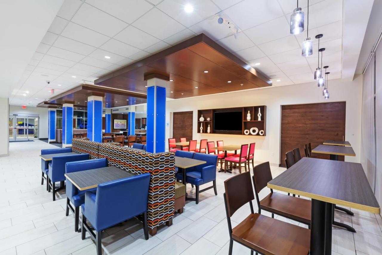 Holiday Inn Express & Suites Tulsa South - Woodland Hills By Ihg Екстер'єр фото