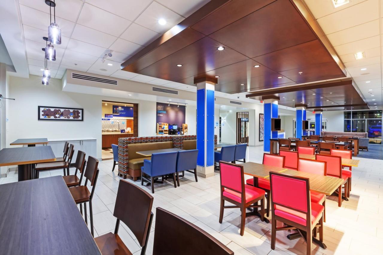 Holiday Inn Express & Suites Tulsa South - Woodland Hills By Ihg Екстер'єр фото