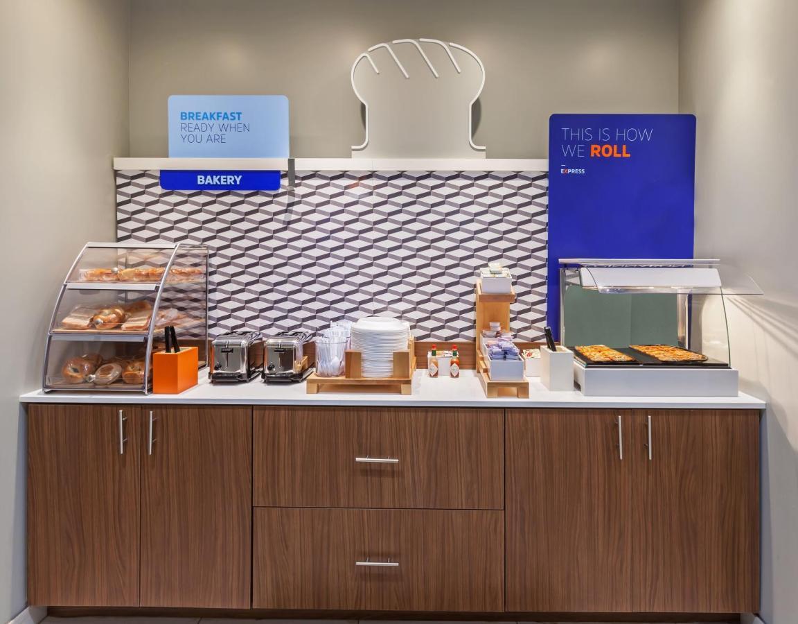 Holiday Inn Express & Suites Tulsa South - Woodland Hills By Ihg Екстер'єр фото